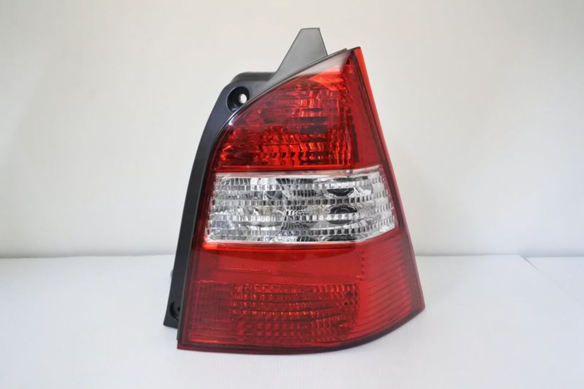 2007/10-2013 LIVINA L10 原廠型紅白 尾燈