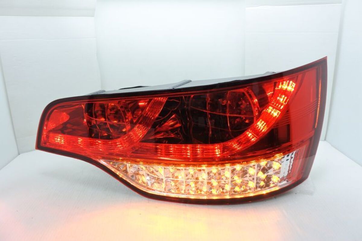 06-09 Q-7 LED 晶鑽紅白尾燈 (LED方向燈)