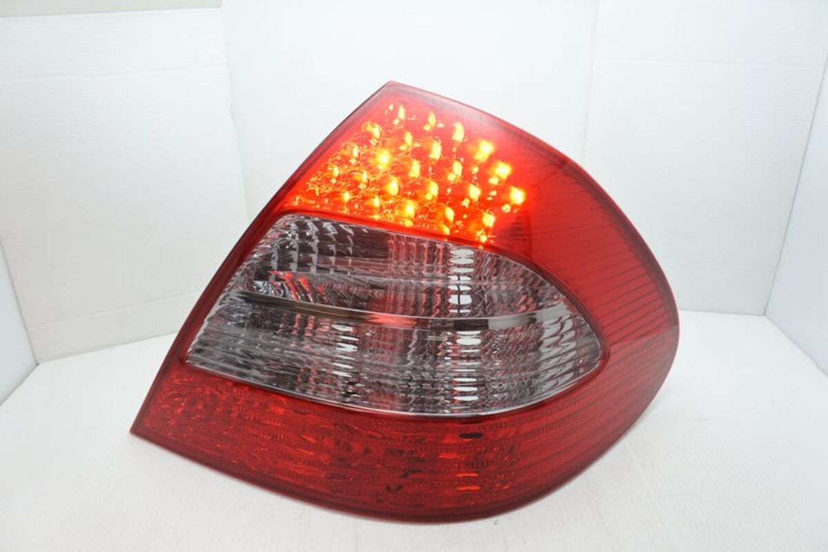 2006/09-2009/06 W211 E-CLASS LED原廠型紅白 尾燈