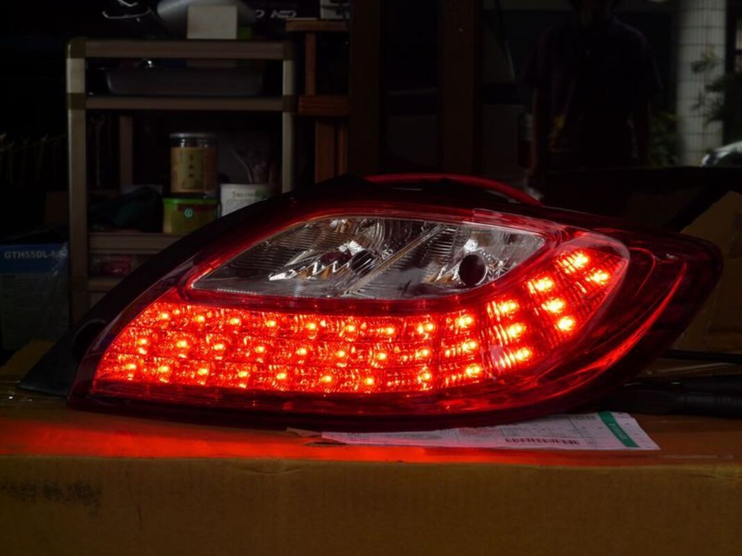 2008/05-2014 MAZDA 2 LED晶鑽紅白 尾燈 (35顆LED)(缺貨)