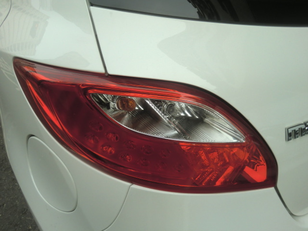 2008/05-2014 MAZDA 2 原廠型紅白 尾燈