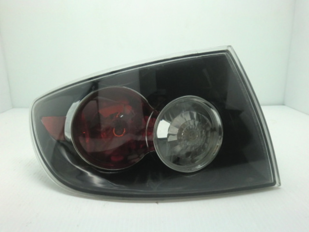 2007/03-2009/10 MAZDA 3 4門 1.6 原廠型黑底 外側 尾燈