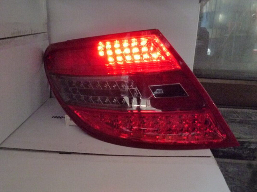 2007-2011/03 W204 4門 LED 晶鑽紅黑 尾燈 (缺貨)