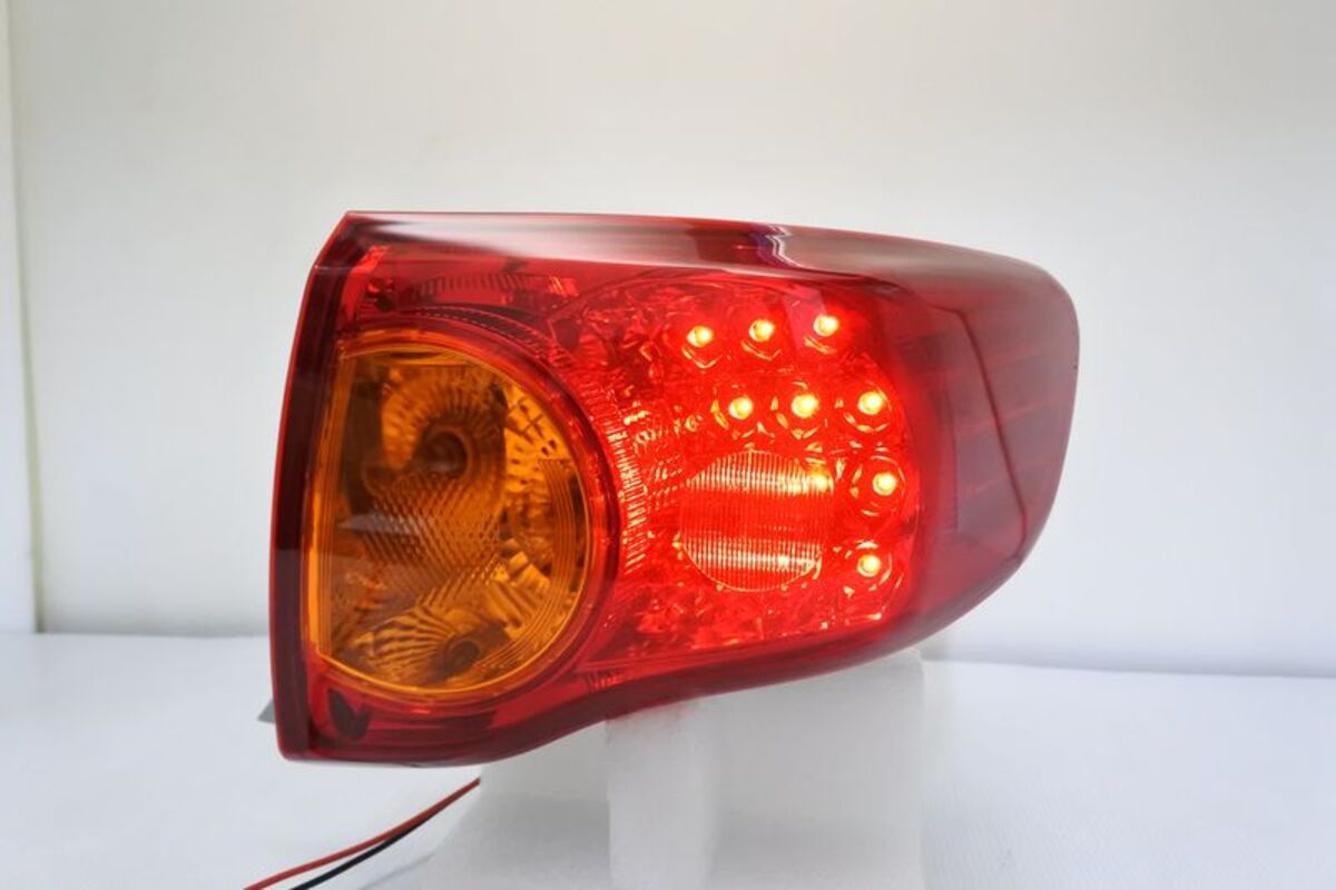 2008-2010/06 ALTIS 10代 原廠型 紅黃 尾燈