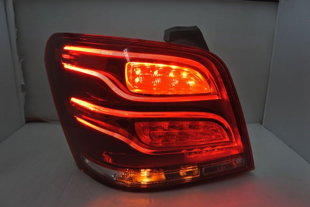 2008/12-2012/08 GLK X204 升級小改款 LED光柱 晶鑽紅白 尾燈 