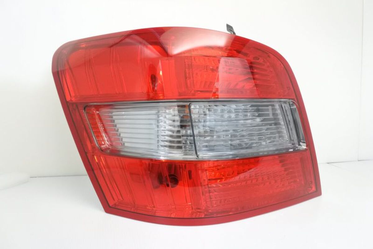 2008/12-2012/08 X204 GLK 原廠型 尾燈  鹵素燈泡 歐洲製