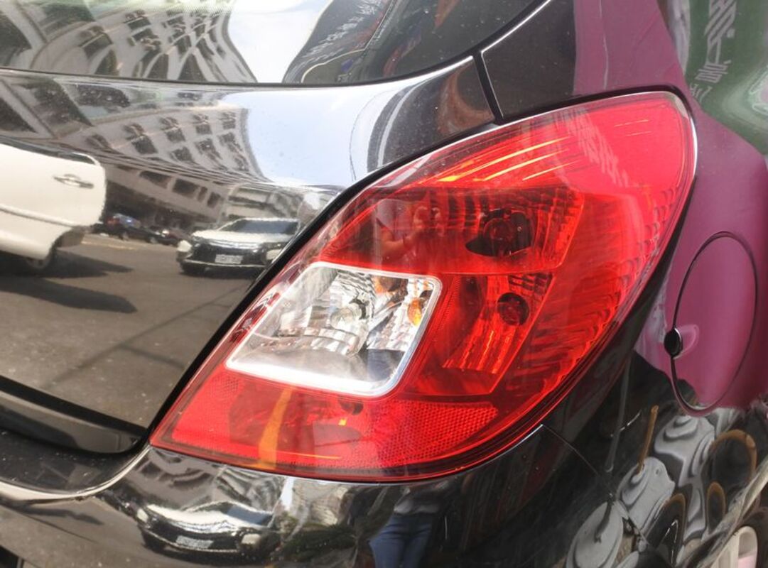2009/05-2014 CORSA D 5門 原廠型紅白 尾燈