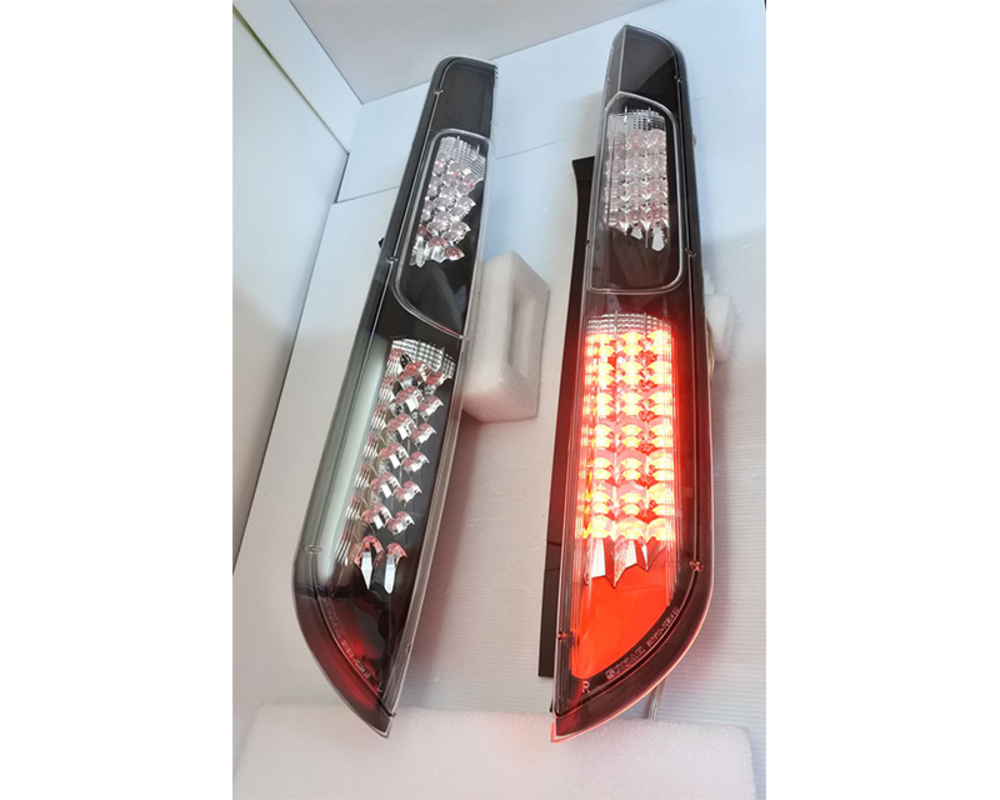 2008/12-2012/11 FOCUS MK2.5 5門 LED黑底透明殼 尾燈 LED方向燈