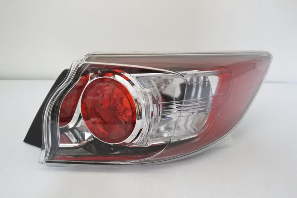 2009/11-2014 MAZDA 3 5門 原廠型外側 尾燈 鹵素燈泡版本