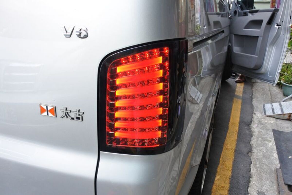 2010-2015 T5 LED光柱 薰黑尾燈 LED方向燈