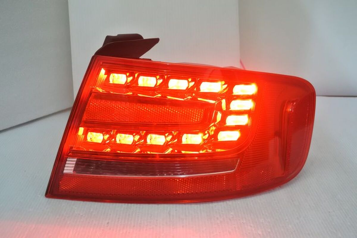 2011-2012 奧迪 A4 4門 LED原廠型外側 尾燈-HELLA