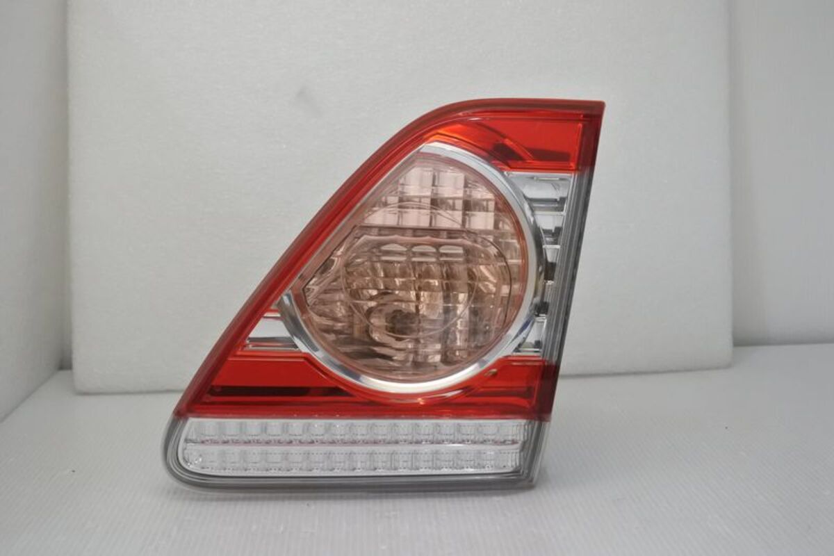 2010/07-2013/10 ALTIS 10.5代 正廠 內側 尾燈 倒車燈 