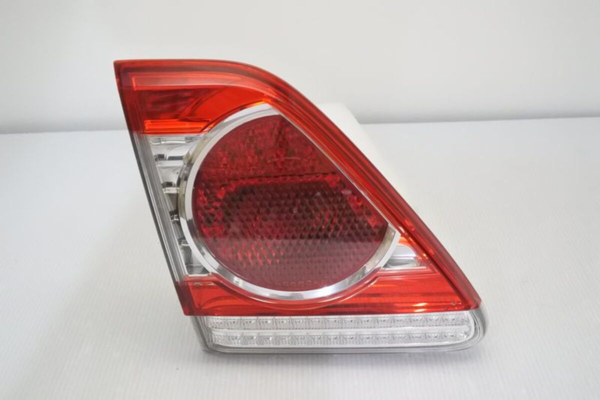 2010/07-2013/10 ALTIS 10.5代 正廠 內側 尾燈 後霧燈