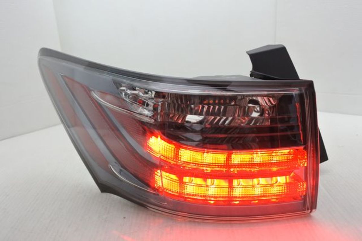 2011-2017/08 CT200h LED正廠 外側 尾燈