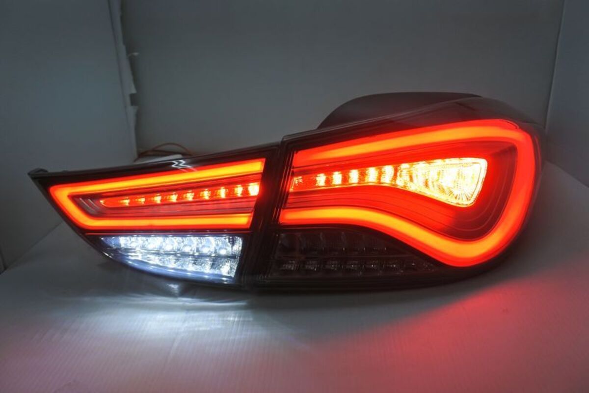 2011-2016 ELANTRA 全LED光柱仿韓版 薰黑尾燈 序列式方向燈 (停產)