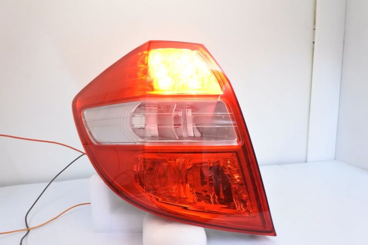 2011/07-2014/09 FIT 原廠型LED 紅白 尾燈