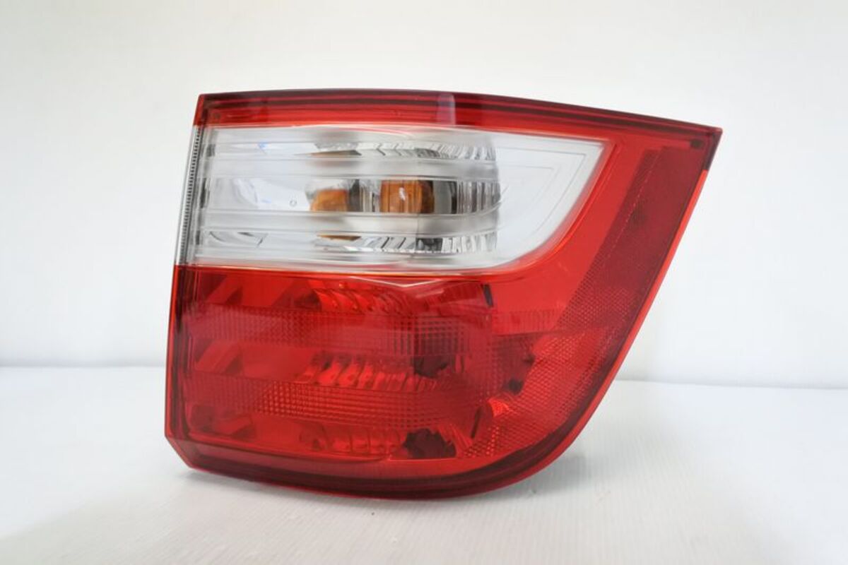 2011-2013 ODYSSEY 原廠型紅白 外側 尾燈 (美規)