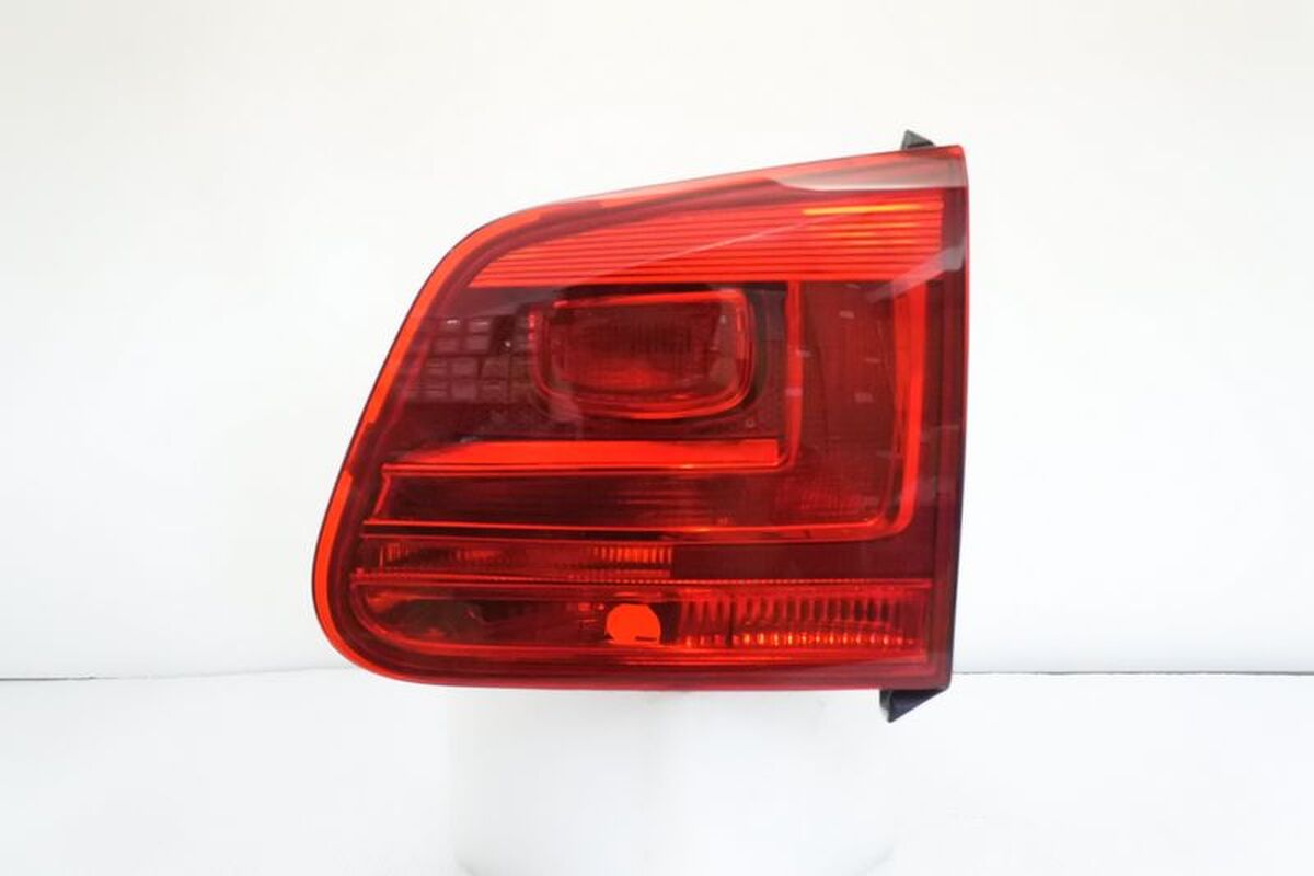 2011/09-2016/08 TIGUAN 原廠型紅殼 倒車燈 內側 尾燈