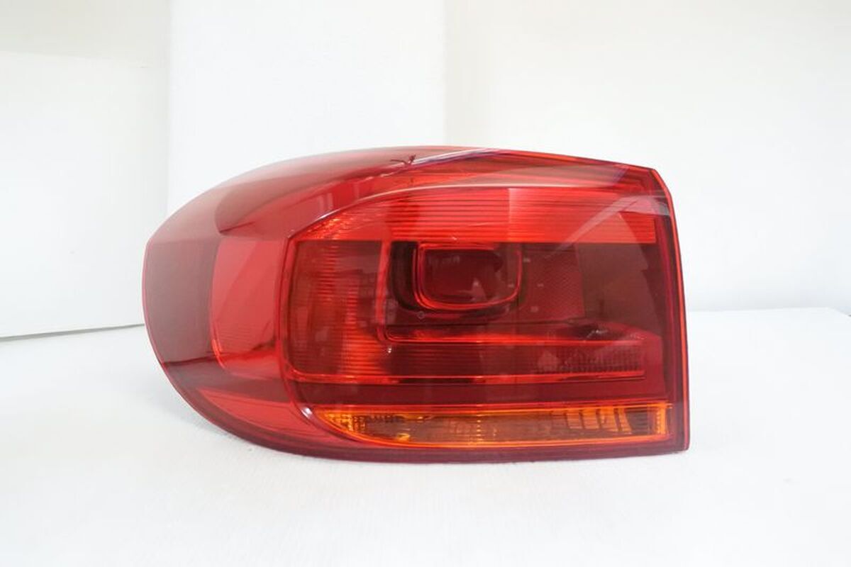 2011/09-2016/08 TIGUAN 原廠型紅殼 外側 尾燈