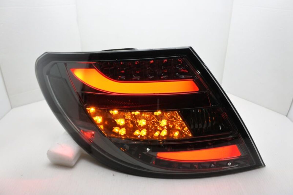 2011/04-2014 W204 4門 灰殼電鍍底 光柱 尾燈 LED方向燈