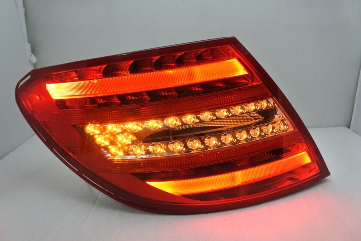 2011/07-2014 W204 4門 LED原廠型 尾燈 歐規 歐洲製