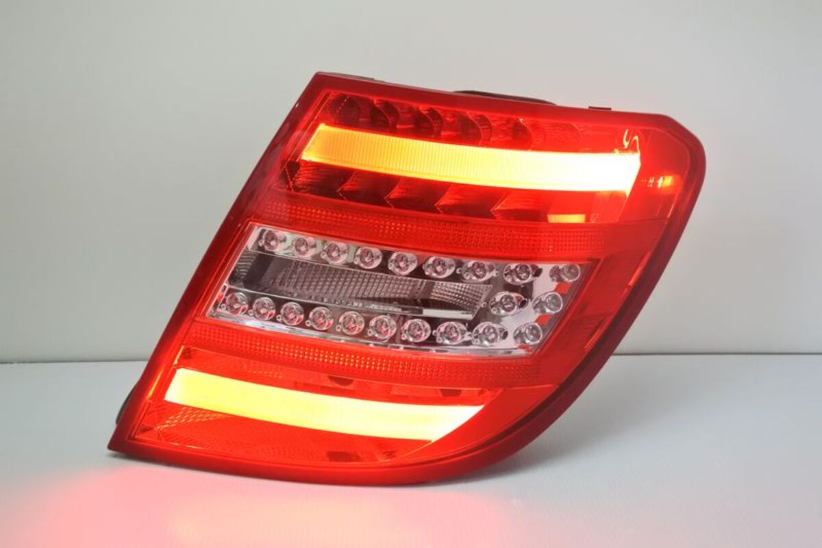 2011/04-2014 W204 5門 LED原廠型紅白 尾燈 歐規