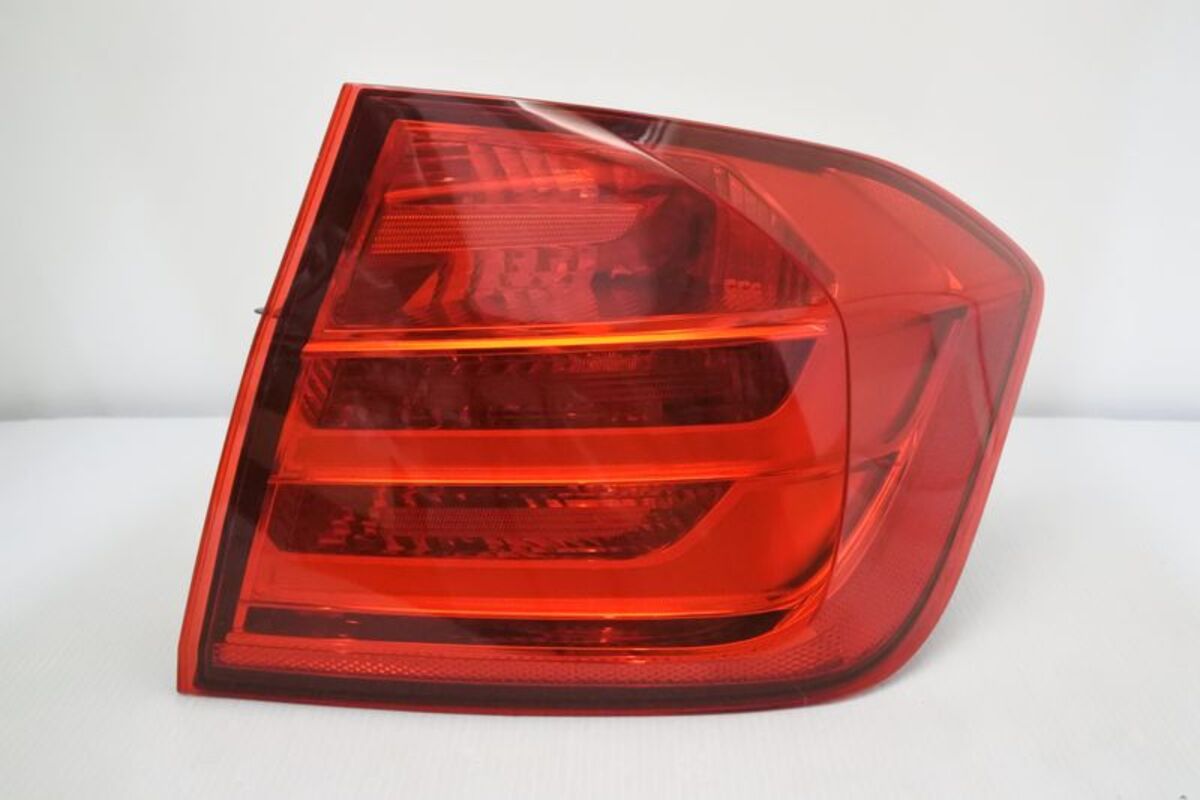 2012-2015/09 F30 正廠 全紅 外側 尾燈