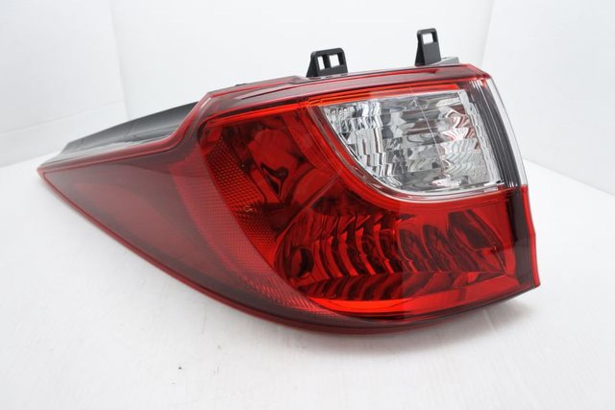 2011/12-2016 MAZDA 5 原廠型紅白 外側 尾燈