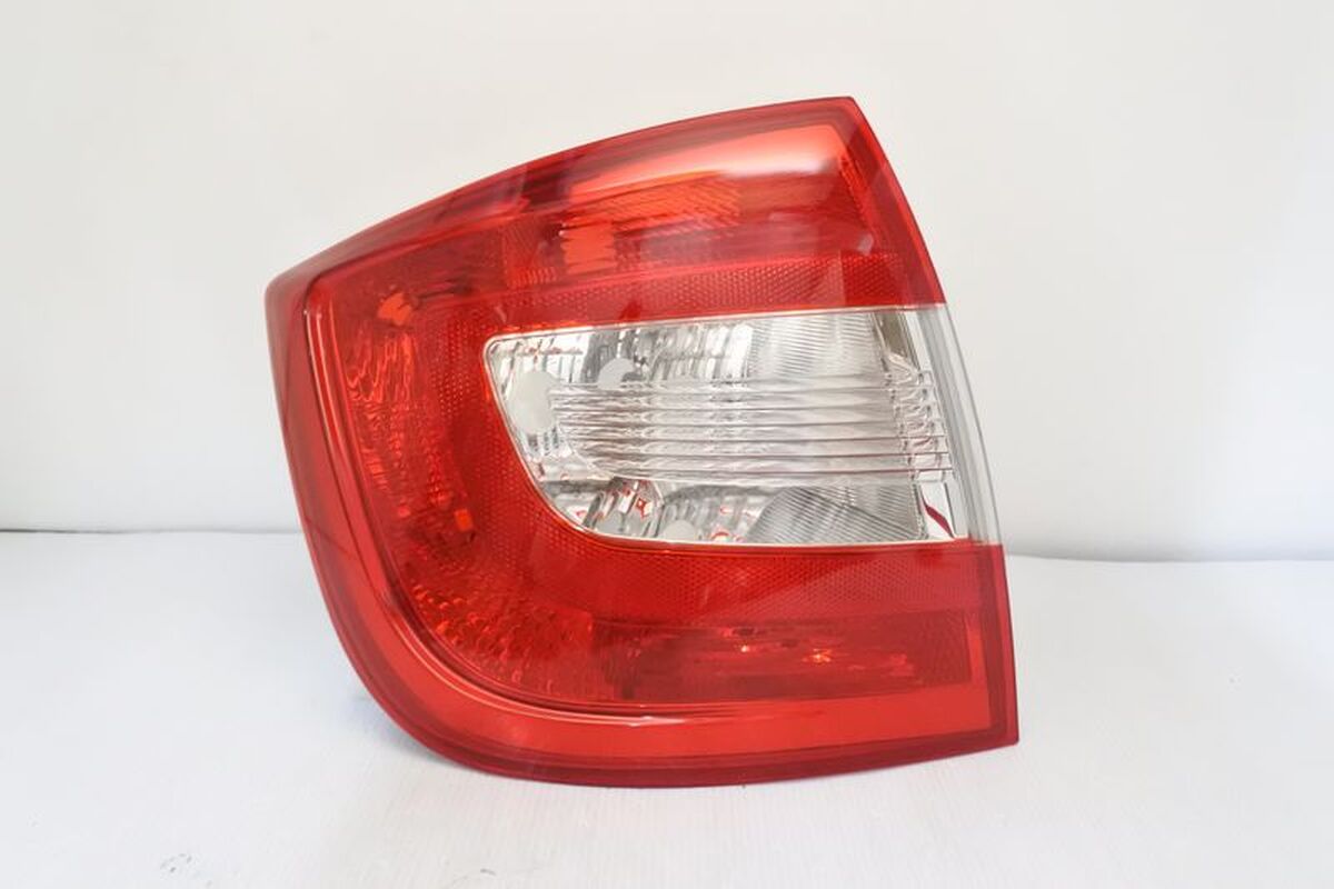 2012-2016 SKODA RAPID 原廠型 淺紅 尾燈