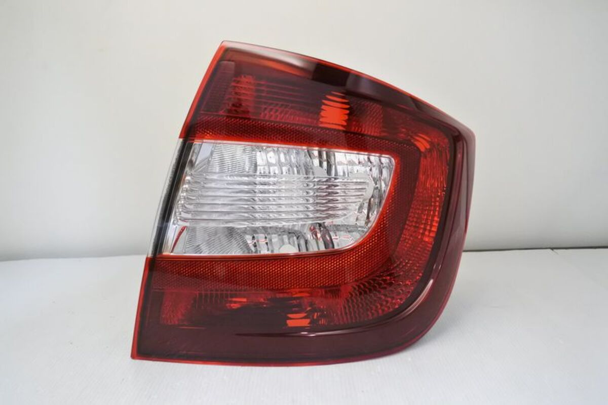 2012-2016 SKODA RAPID 原廠型深紅尾燈