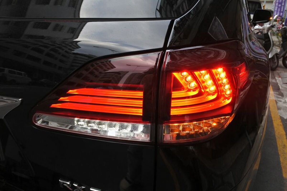 2009/03-2015/09 RX350 全LED 三條光柱晶鑽紅白 尾燈 (LED方向燈)