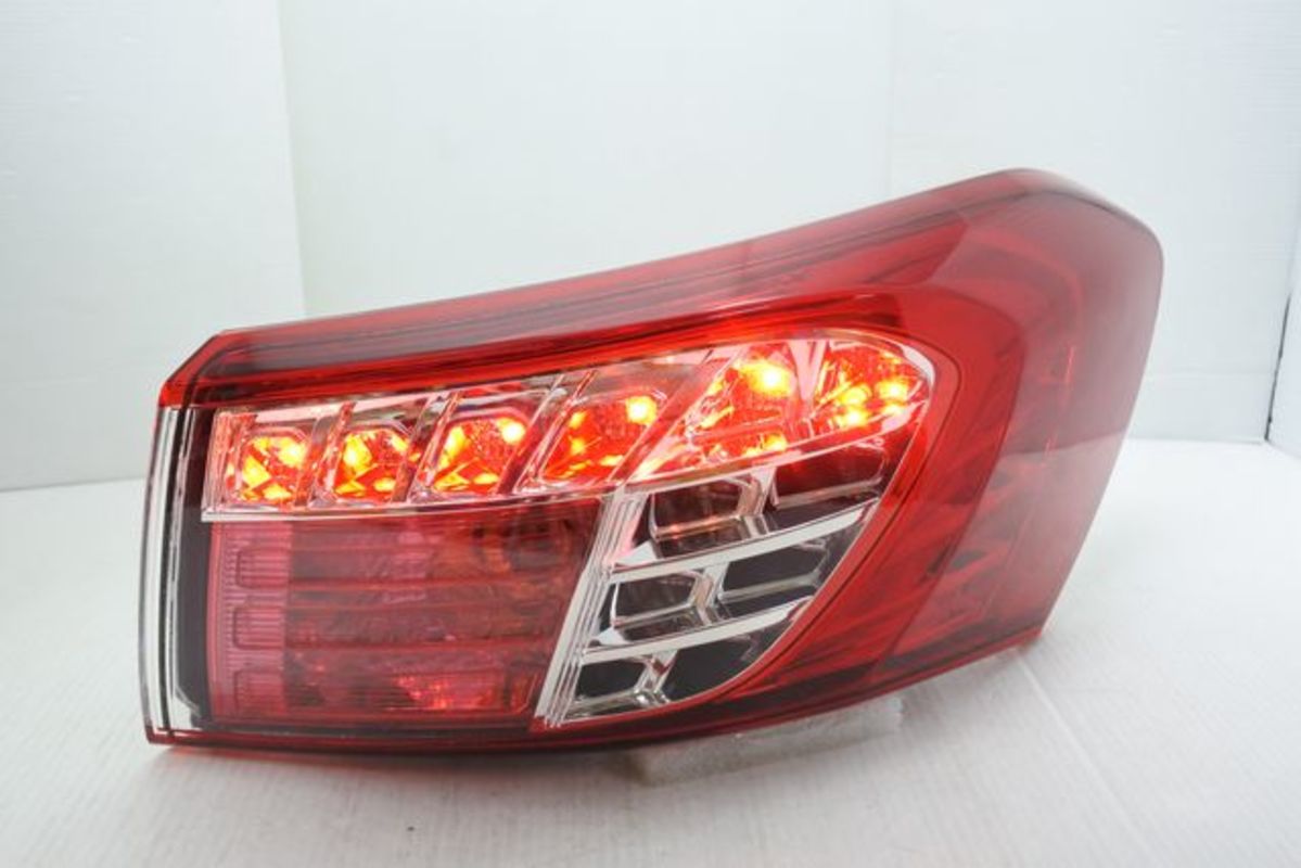 2011/12-2015/10 納智捷 S5 LED原廠型紅白 外側 尾燈