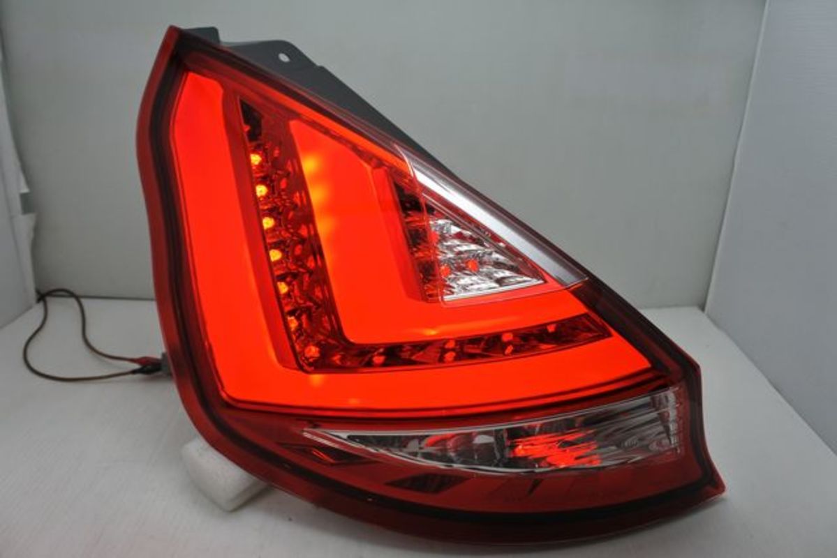 2014/03-2020 FIESTA 嘉年華 LED光柱晶鑽紅白 尾燈 LED方向燈
