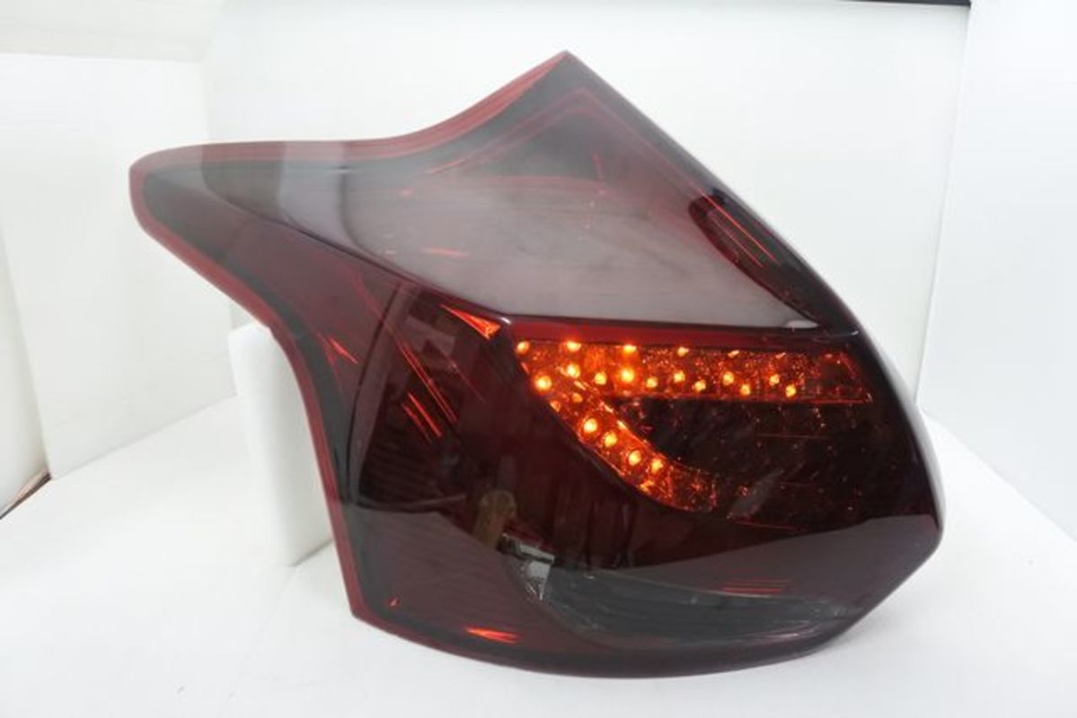 2012/12-2015/10 FOCUS MK3 五門 LED C型墨紅光柱 尾燈