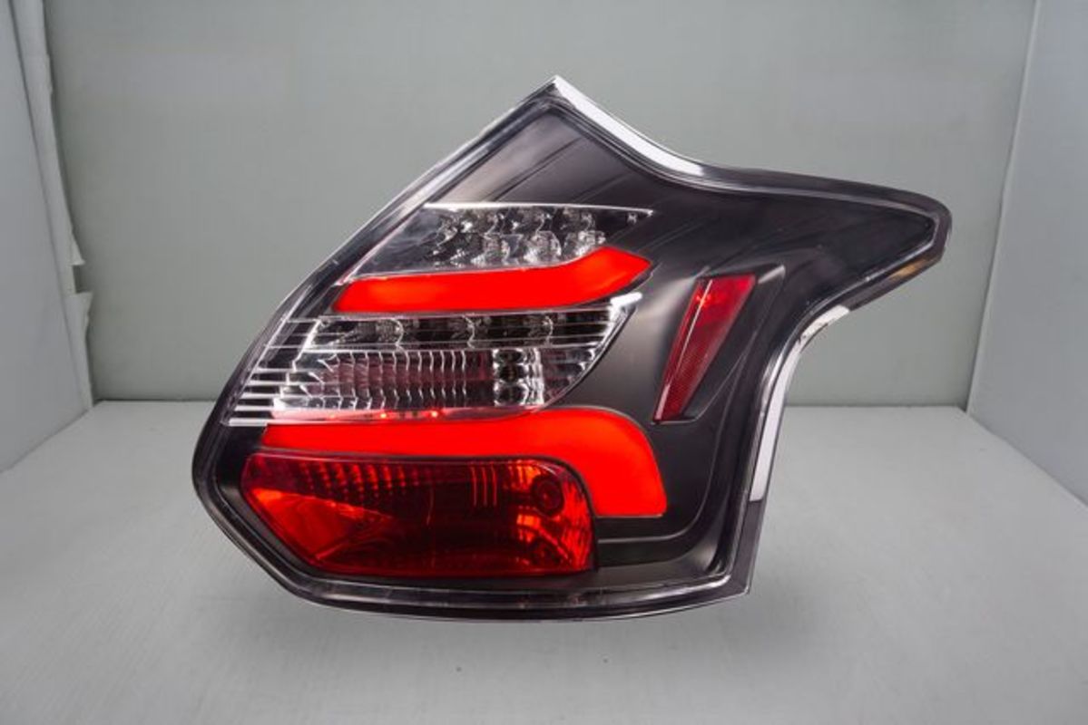 2012/12-2015/10 FOCUS MK3 5門 雙光柱黑底透明殼 尾燈 序列式方向燈