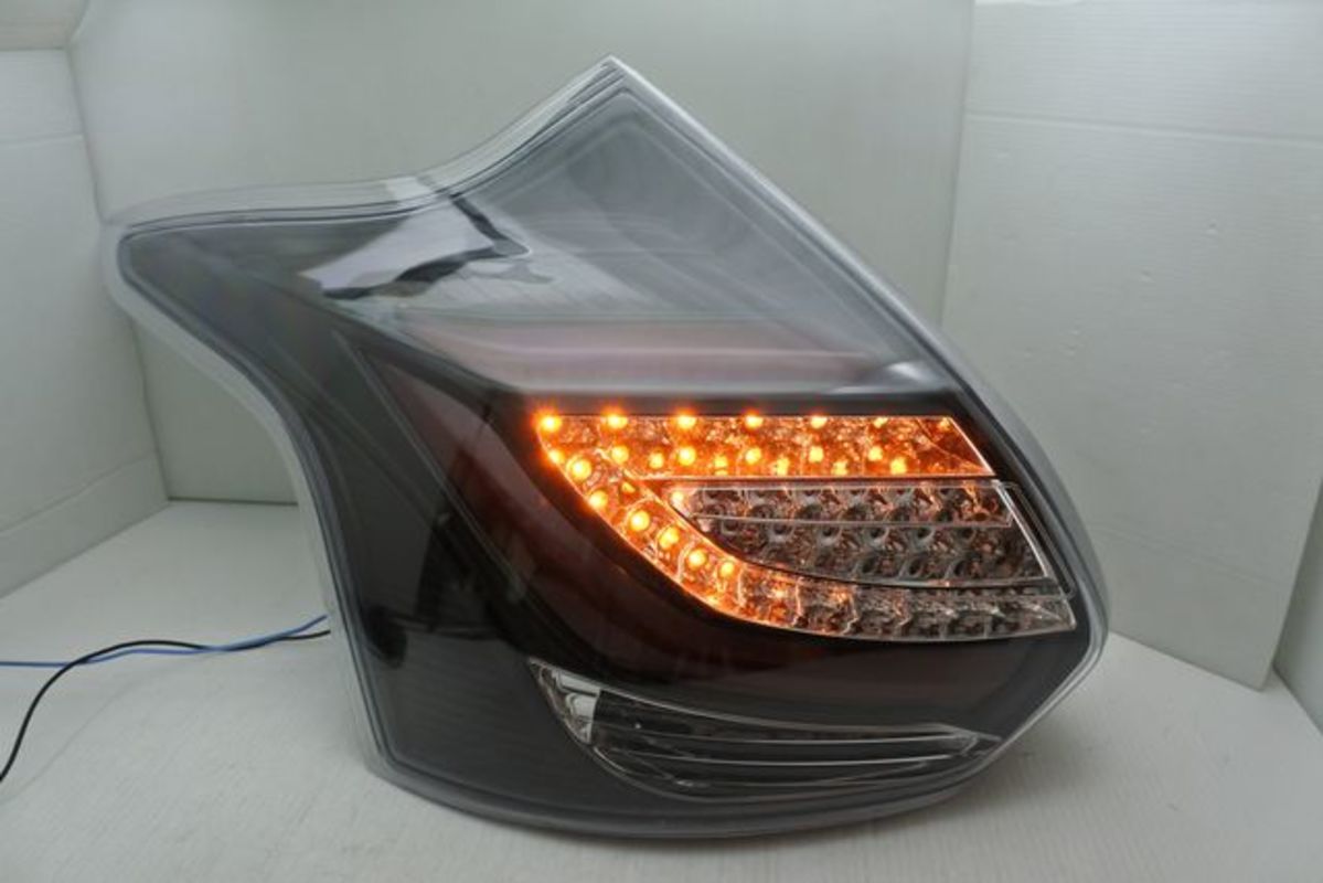 2012/12-2015/10 FOCUS MK3 五門 LED C型黑底透明殼 紅導光 尾燈