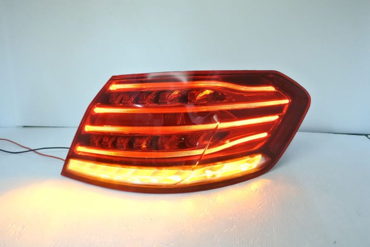 2013/06-2016/06 W212 E-CLASS LED原廠型光柱 外側 尾燈