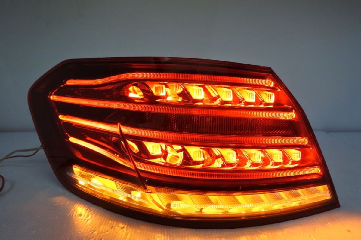 2013/06-2016/06 W212 E-CLASS LED原廠型光柱 外側 尾燈