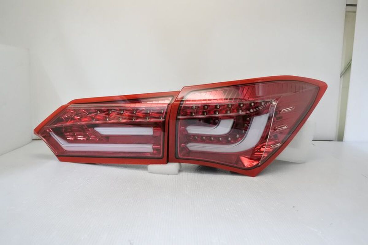 2013/11-2019/03 ALTIS 11代 11.5代 全LED光柱 紅底白導光 尾燈 序列式方向燈