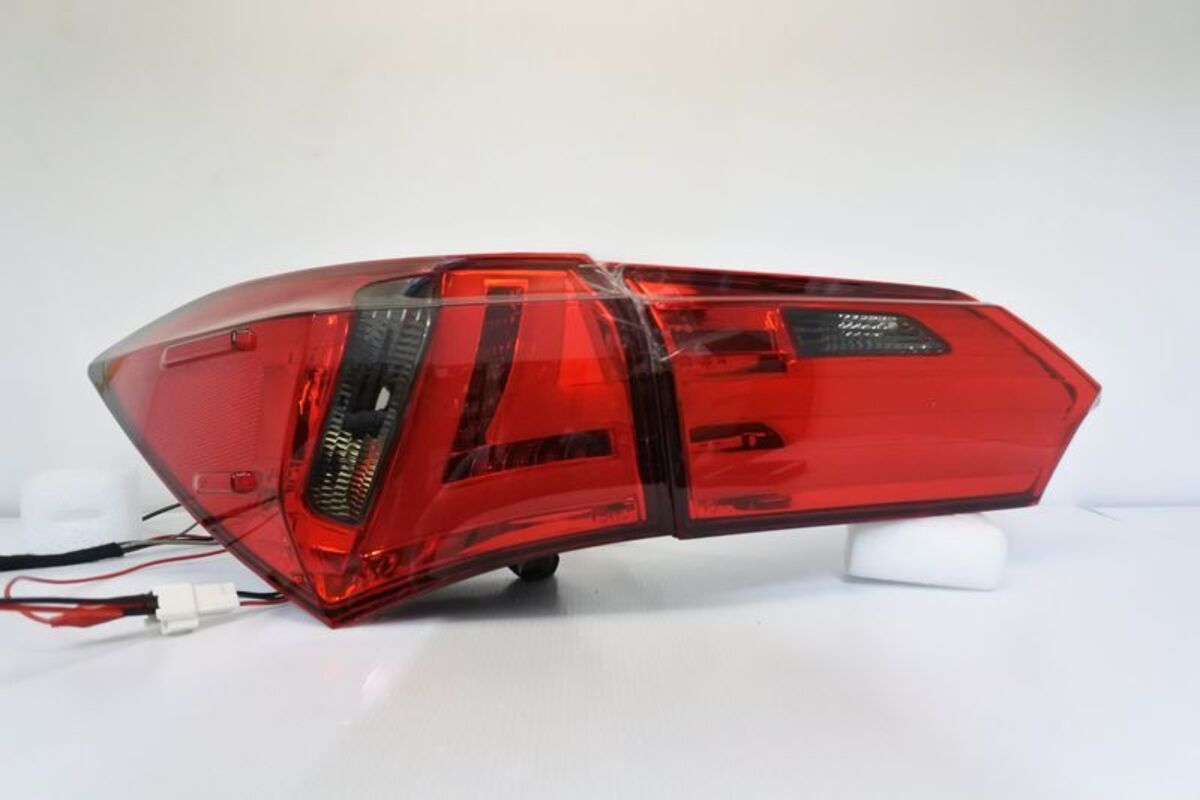 2013/11-2016/10 ALTIS 11代 升級LEXUS款式 LED光柱 紅黑 尾燈
