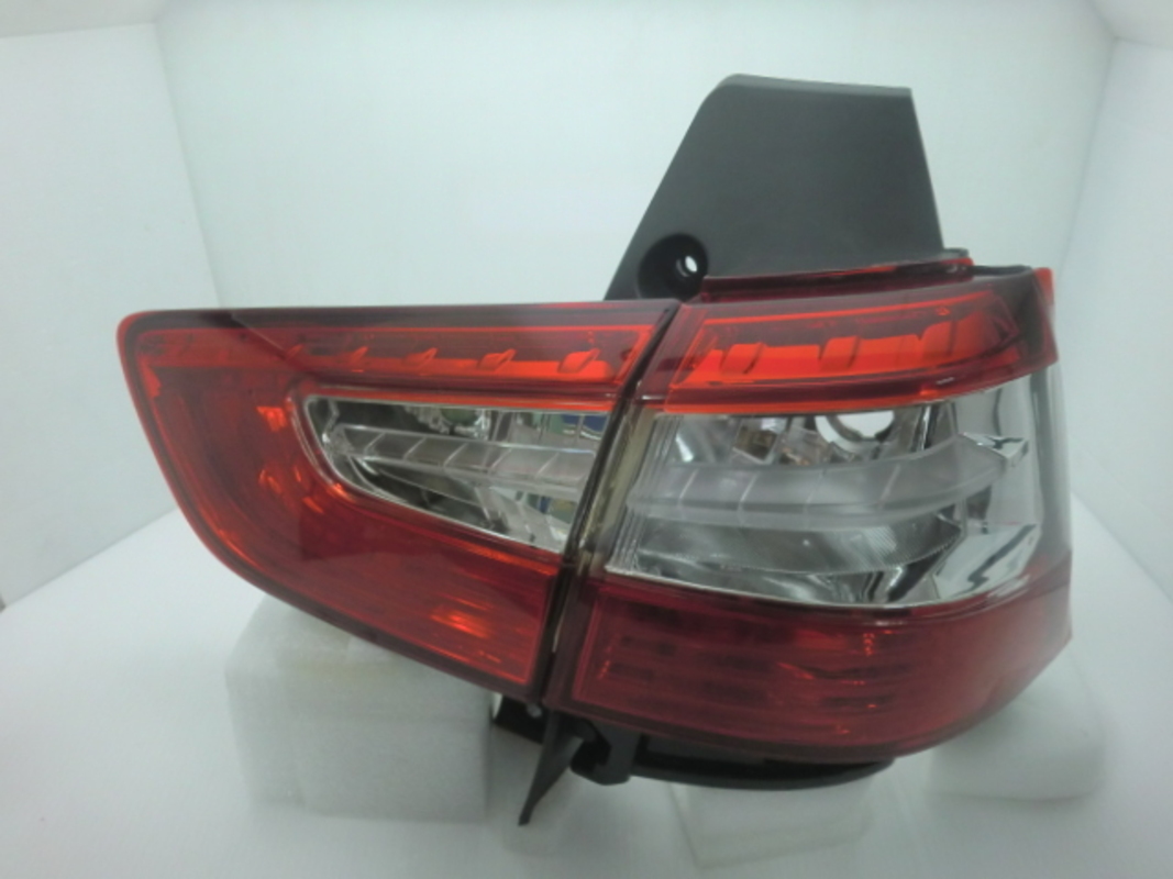 2014/03-2020 LIVINA L11 原廠型 晶鑽紅白 尾燈 倒車燈