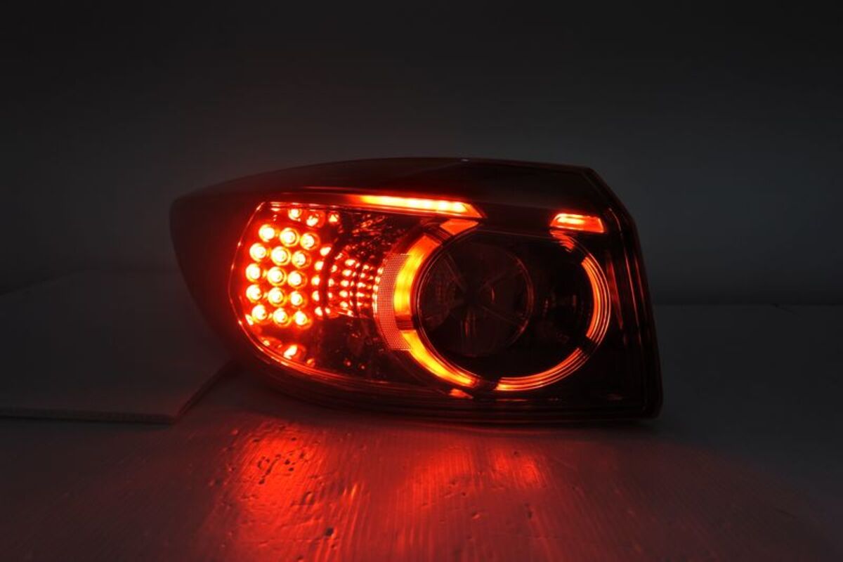 2015-2019/04 MAZDA 3 4門 正廠件 LED光柱 外側 尾燈
