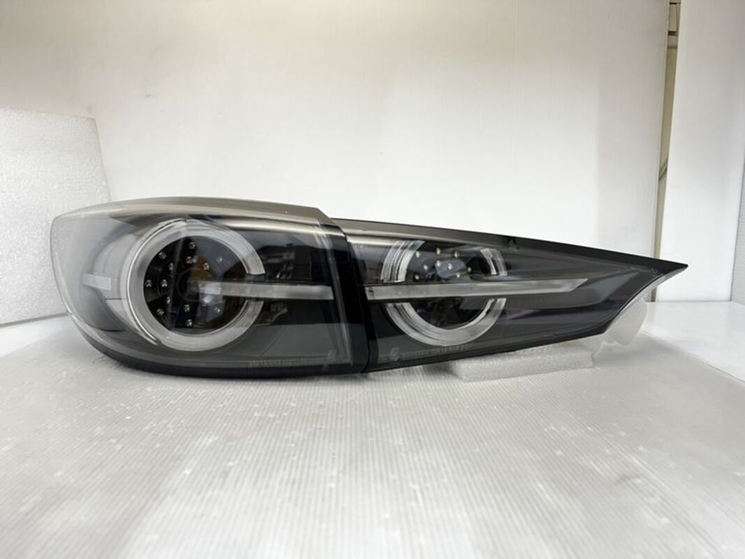 2015-2019/04 MAZDA 3 4門 黑底透明殼 LED光柱貫穿款 尾燈 序列式方向燈