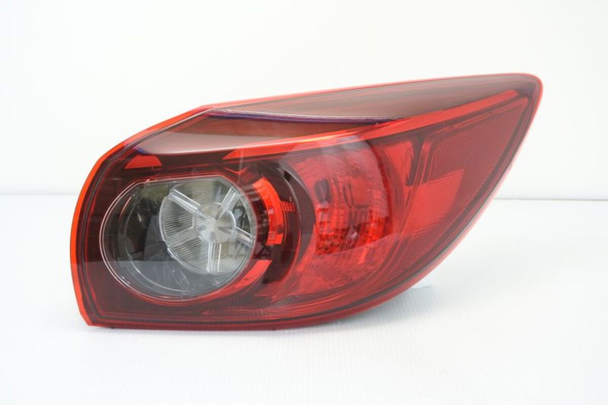 2015-2019/04 MAZDA 3 5門 原廠型 外側 尾燈 燈泡版本
