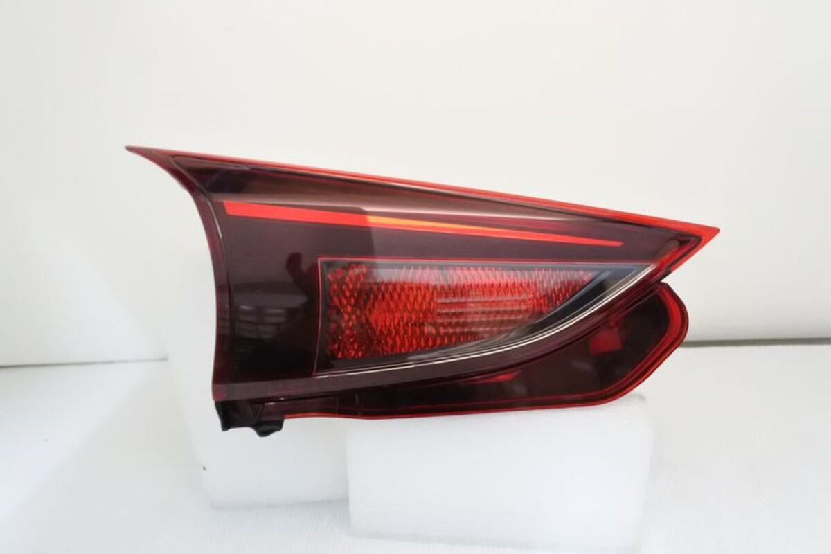 2015-2019/04 MAZDA 3 5門 原廠型 後霧燈 內側 尾燈 鹵素燈泡版本