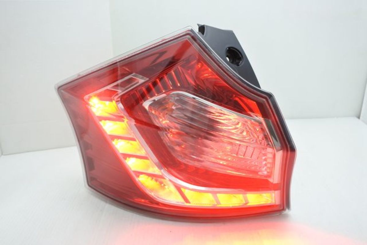 2013-2016 納智捷 U6 LED原廠型紅白 外側尾燈