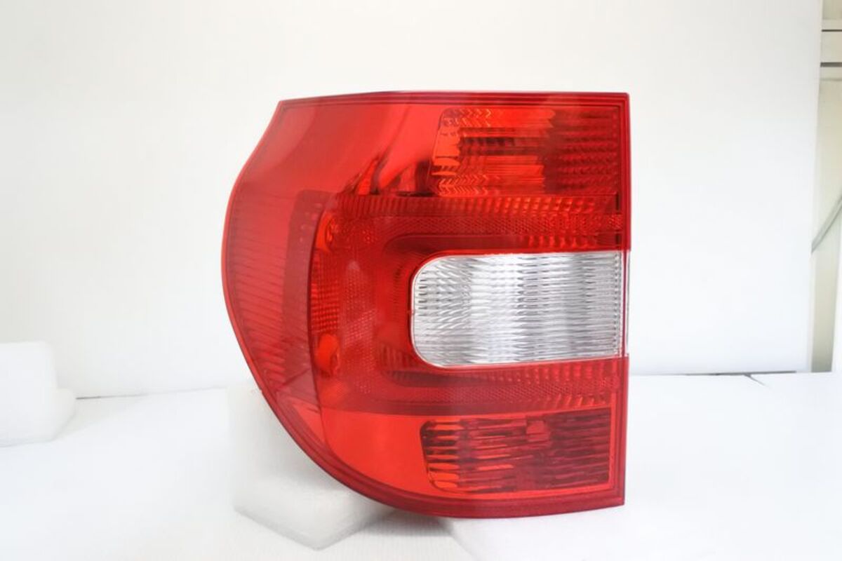 2014- SKODA YETI 正廠 紅白尾燈(鹵素燈泡)