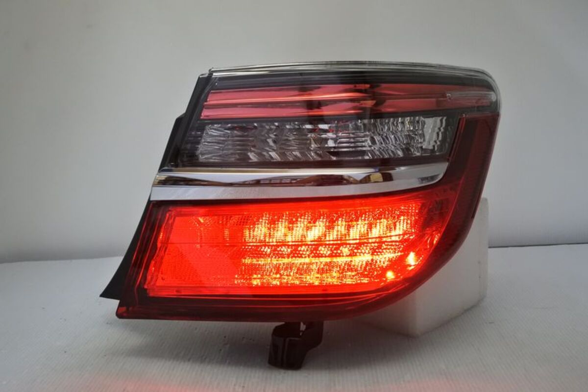 2015-2017 CAMRY 7.5代 原廠型 外側 尾燈 紅條