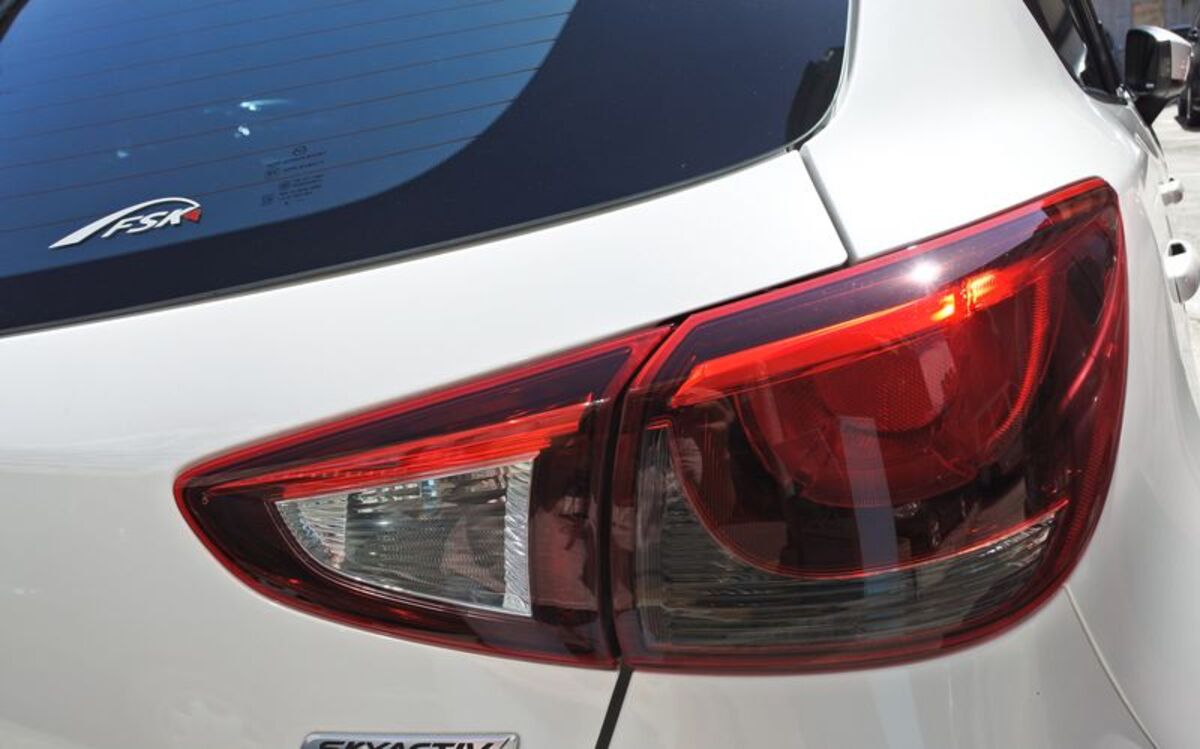 2015/09-2019 MAZDA 2 紅白外側 尾燈 正廠