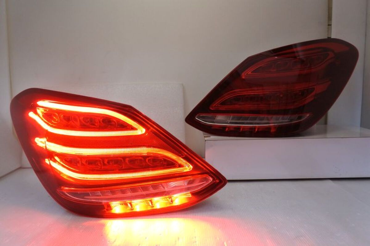 2014/07-2018/08 W205 C-CLASS ALL LED光柱升級高階樣式紅白 尾燈 .適用原車美規車